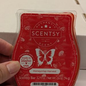 Scentsy Honeycrisp Harvest Scent Bar - Vibrant Red Wax Melts